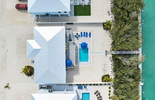 Blue Pearl New Waterfront Haven with Heated Pool ,70 Foot Dock, and More! - Foto 107