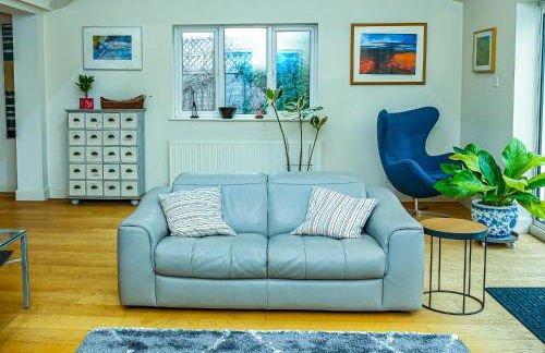 Large open plan villa with garden near the Thames - Photo 7