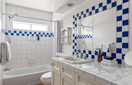 Point Loma Home w Putting Green Firepit Game Room Beach Access Zola Street by AvantStay - Foto 38