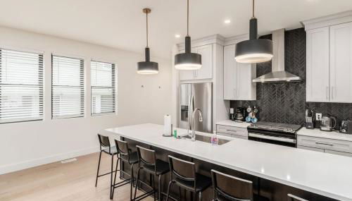 Luxury Escape 4BR 3 bath Oasis in Historic Old Town - Foto 4