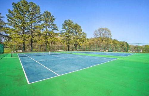 Charming Hedgesville Retreat with Deck and Fireplace! - Foto 26