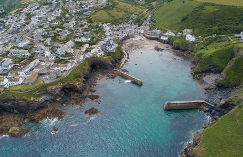 The Little Hawthorns - Photo 38