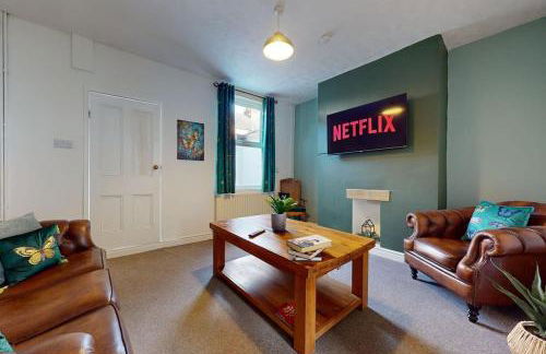 Cosy 3 bedroom home from home - Photo 2