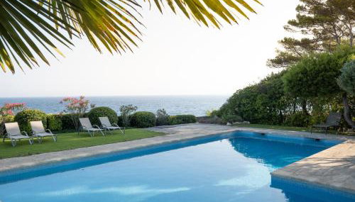 La Roche Bleue - Villa de charme avec vue exceptionnelle bord de mer piscine privée jardin et terrasse - Foto 2, sunbed, Garden view