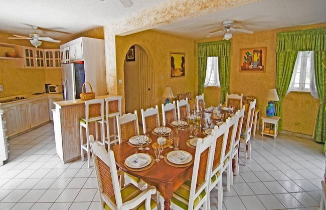 Sea Symphony Barbados - 6 B R Beachfront Villa w Staff - Foto 5