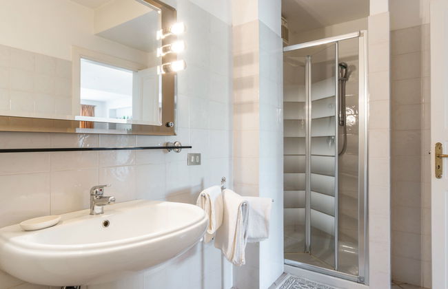 8 bedroom House in Diano Castello with private pool and garden - Photo 24