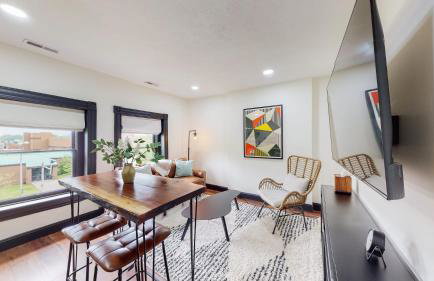 Stylish Top Floor 2 kings full bathroom with tub - Foto 10