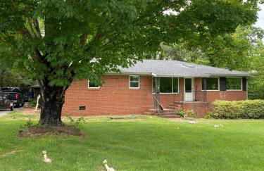 Honeymoon Hollow - Foto 24