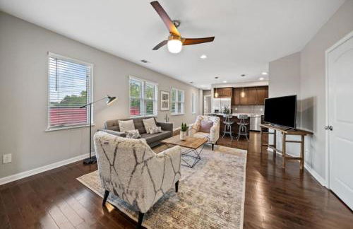 Classy 2BR Condo Near City Centre - OTR, UC, Zoo - Foto 2