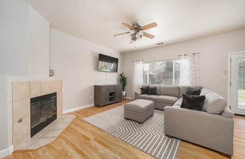 Central Bliss near parks & shops - Photo 2