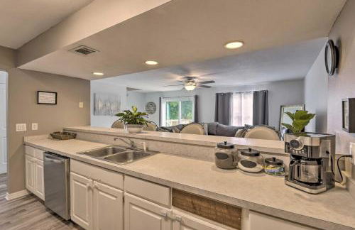 Updated Townhome with Deck about 12 Mi to Beaches! - Foto 10