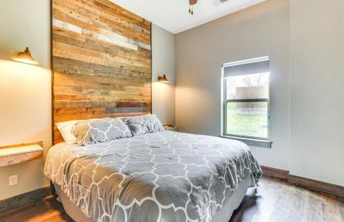 Lavish Retreat with Decks, Steps to Table Rock Lake! - Foto 28