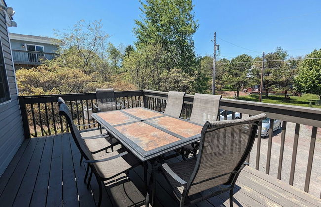Pocono Pinnacle by Avantstay Steps to the Lake, Game Room, Large Deck - Foto 42