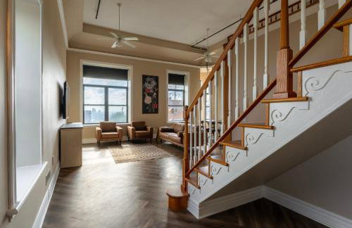 Above Coffee Shop, Cincy Hilltop Apt, City Views! - Foto 7