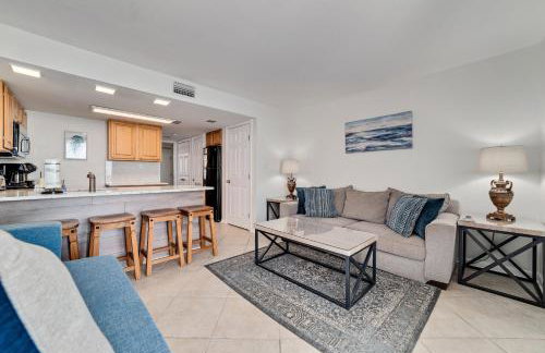 1br/1ba Sleeps 4 Near Beach w/ Breathtaking Ocean Views - Photo 14
