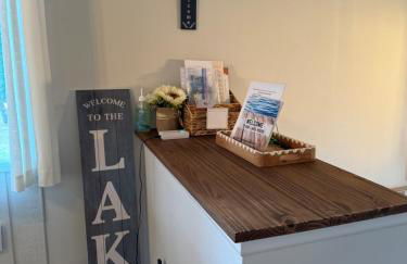 Newly Remodeled Mid-Century Modern Lake Condo - Foto 30