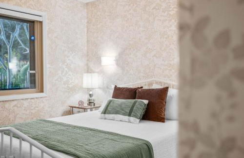 Nature-Inspired Stay with Pool, Fire Pits and More - Foto 25