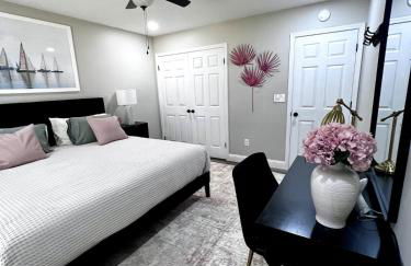 Quiet Stylish Stay with Office Space near Downtown - Foto 41