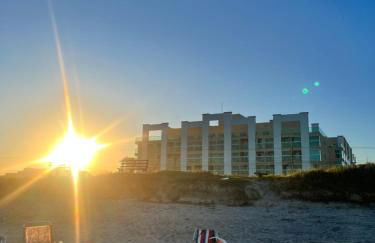 Lindo Studio Matinhos Prédio na beira mar. - Foto 1