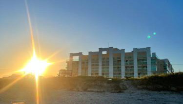 Lindo Studio Matinhos Prédio na beira mar. - Foto 1