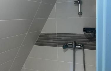 Charmant appartement 2 chambres entièrement rénové avec parking au calme tout en étant à deux pas des commerces et restaurants - Foto 11