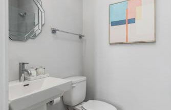 Home with Rooftop Deck & Garage, 2 miles to Downtown Broadway - Foto 23