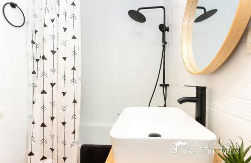 Villa Serranita - Stylish Holiday Home with Views and Air Conditioning 15 mins to Sitges - Photo 66