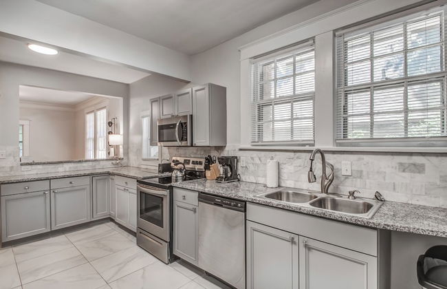 The Rolling Stone Near Downtown - Photo 15