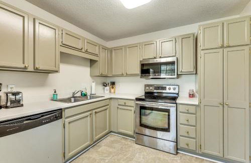 7 Mi to Beach! Wilmington Family Gem with Yard - Foto 6