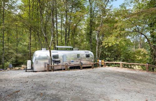 Luxury Airstream w hot tub, king bed, & grill - Foto 40