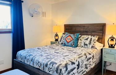 Stylish Mountain Chalet 15mins to Gore Mountain , Large Hot Tub, Playroom & Large Heated Pool - Foto 27