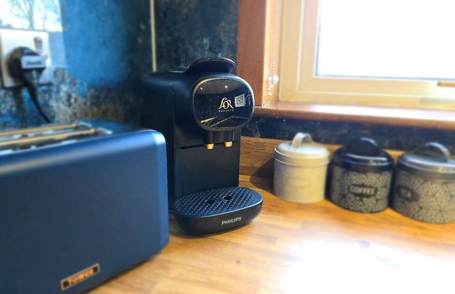 Quirky 2-Bed with Free Parking - Foto 14