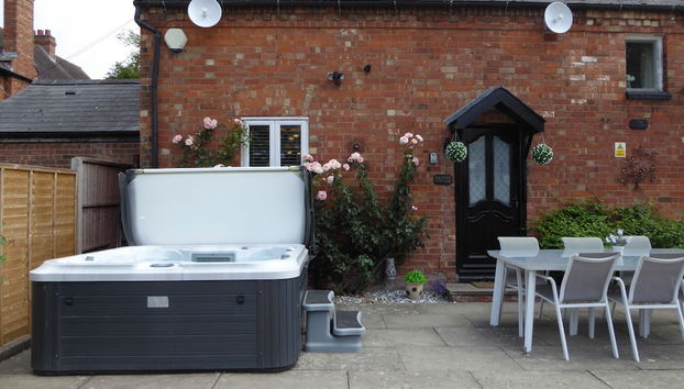 Falstaff Cottage, NEW HOT TUB, Sleeps up to 5, Stratford upon Avon - Foto 2, Imagem principal