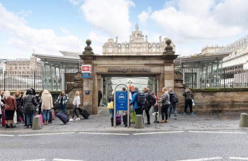 JOIVY Iconic Cockburn Street 4 Bedroom Apartment: Heart of Old Town - Foto 88