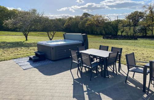 Secluded Countryside Home, Hot Tub, Onsite Pub, Pool Table, Sleeps upto 13, Perfect for a family get together - Photo 22