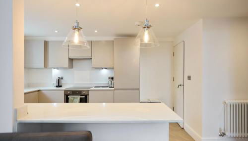 Central Tadworth Flat - Split- level 2BDR - Foto 4