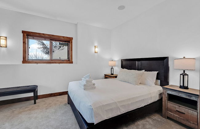 Inuksuk Lodge 4800 sq ft of Excellence - Photo 12