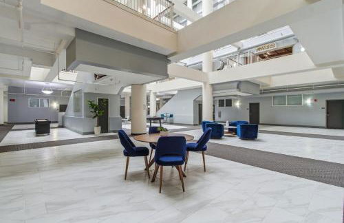 Luxury Downtown Cityview Suite Skywalk Access and Free Garage Parking - Foto 2