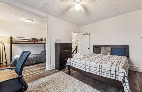 Modern Family Friendly Home 3 Bedroom Great Location - Foto 16