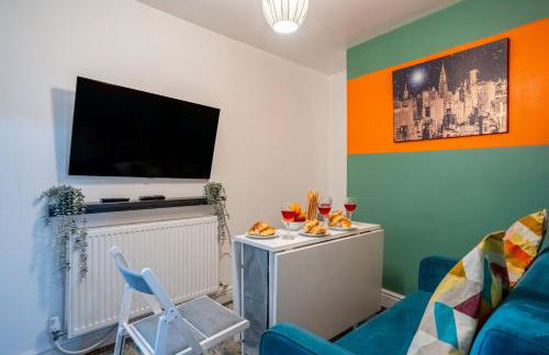 "Furnished Rentals Direct" DominionHouse cul-de-sac Home for 6 people in Anfield near LFC, Goodison Park, Free Street Parking, Suits Travellers, contractors and Family, Near Football action and 10 minutes drive to Liverpool City Centre - Foto 21