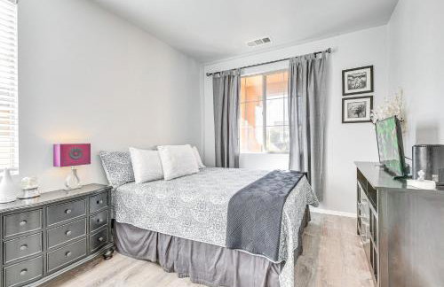 Patio and Yard Luxe Beaumont Getaway! - Foto 15