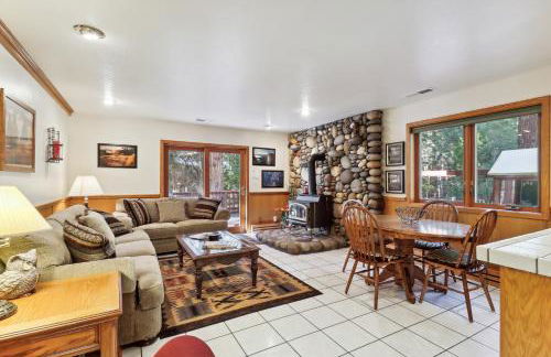 Lake Tahoe Family Home with Hot Tub and Game Room! - Foto 1