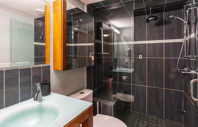 Raven's Nest - Luxury Pet Friendly Condo w/ Private Hot Tub & Mountain Views - Foto 10