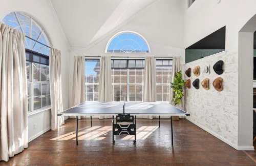 5-BD Vacation Retreat w Pool & Ping Pong - Foto 5