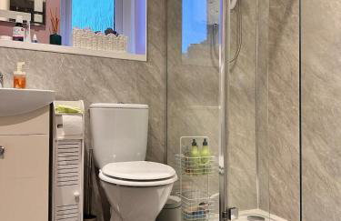 Warm & Stylish Stay Near Everything you need - Photo 5