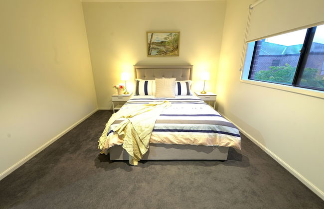 Luxury 9 BRM House in Melbourne - Photo 3