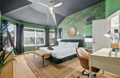 4BR w Pool Cinema Room, Mini Golf & EV - Photo 19