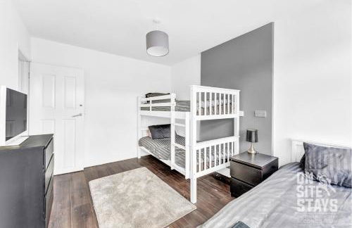 OnSiteStays - 3 bedroom, 2 x space driveway and Wifi - Foto 5