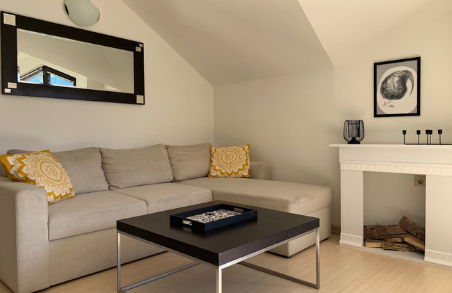 Central Art Apartment in Bansko With Mountain View - Photo 6