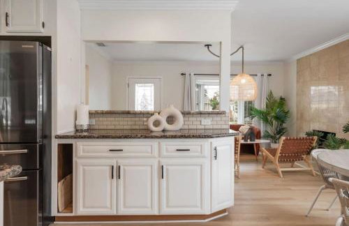 Stunning Retro Beach Oasis, Dual Living, Pool - Foto 25